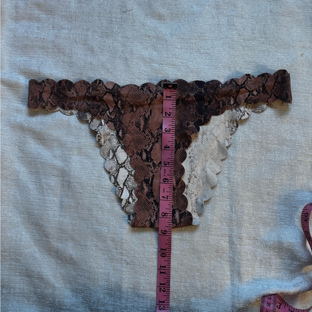 PQ Swim Kaa Reversible Seamless Wave Full
Bikini - Animal, size L, NWT - Picture 9 of 10